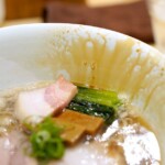 醤油そば 旨い醤油がかかってます